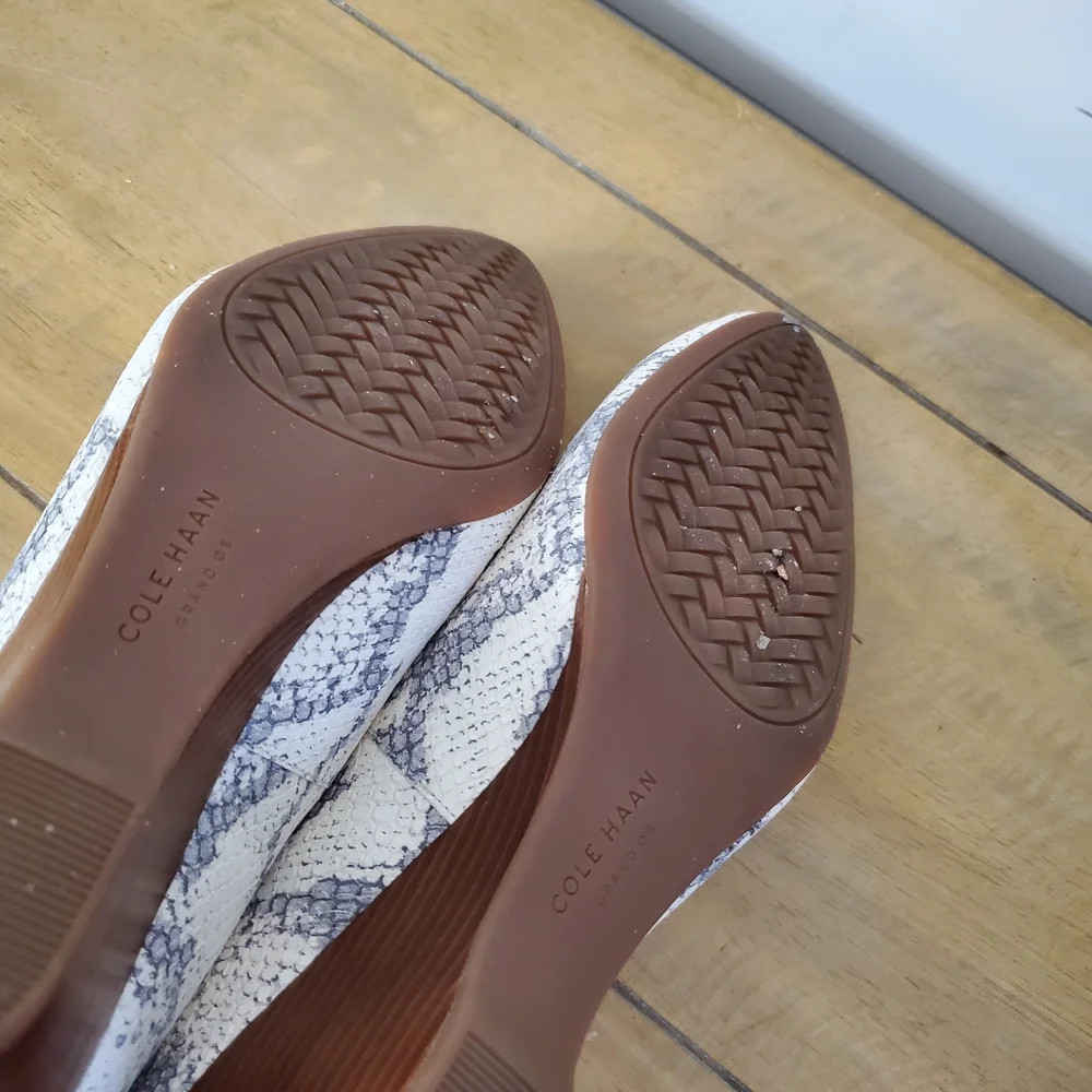 Cole haan snakeskin cream gray wedge heel shoes